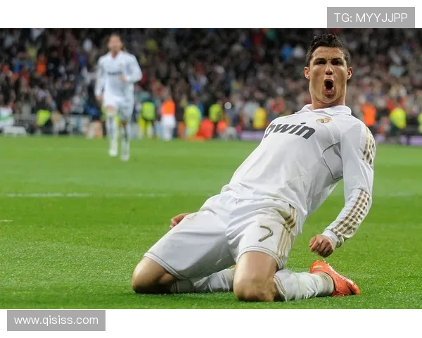 齐达内谈完美球员标准强调左右脚视野头球能力与C罗大罗进球天赋